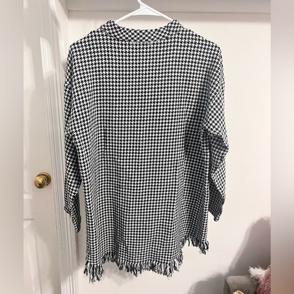 FINAL PRICE Crosstree Lane  black and white houndstooth TOP - Picture 7 of 9
